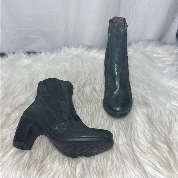 Fly London Black/Metallic Green Women's Ankle Boots Classic Leather Style Sz 41 - Picture 2 of 8